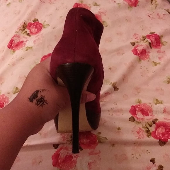 Blood Red Michael Kors Size 10 - Picture 3 of 4